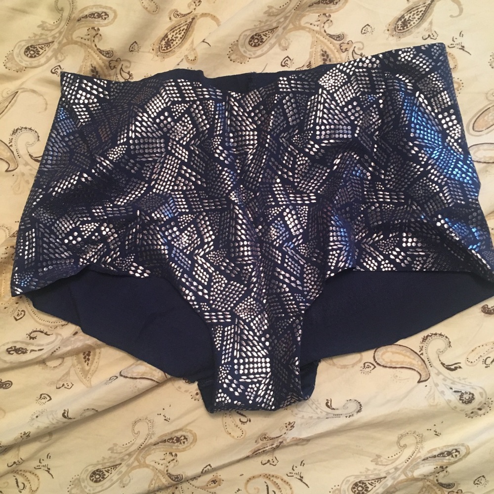 NWT Victoria Secret No Show Panty